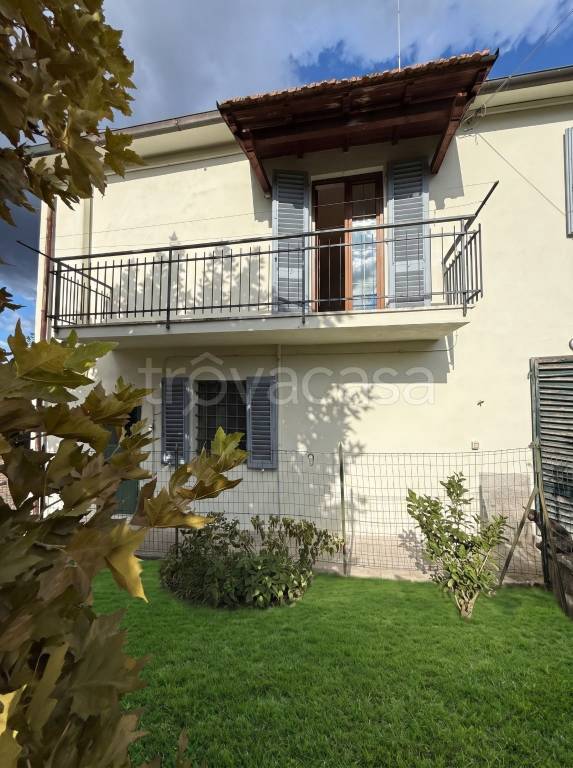 casa indipendente in vendita a Bucine