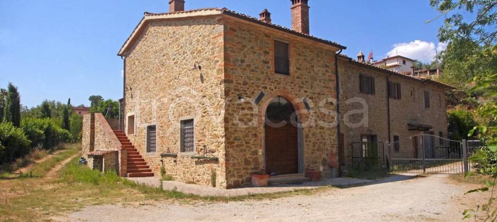 casa indipendente in vendita a Bucine in zona Pietraviva