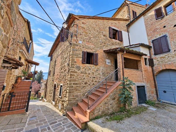 casa indipendente in vendita a Bucine in zona Pietraviva