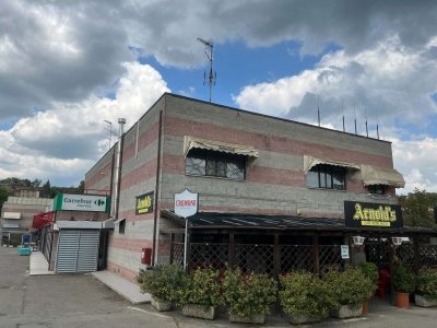 locale commerciale in vendita a Capolona in zona Castelluccio