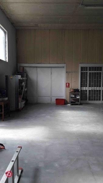 locale di sgombero in vendita a Capolona
