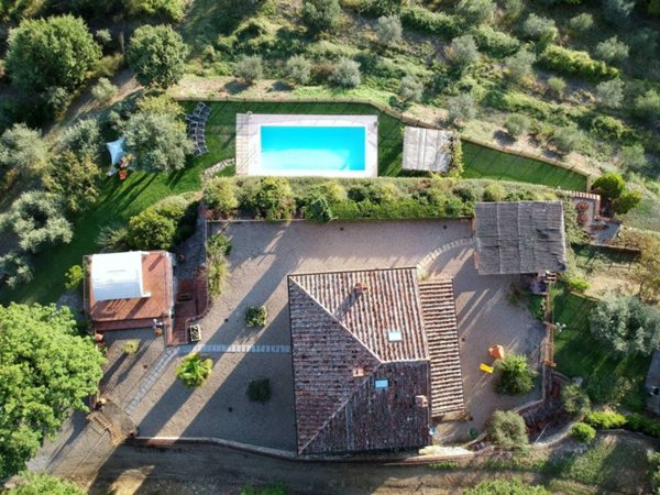 casa indipendente in vendita a Capolona