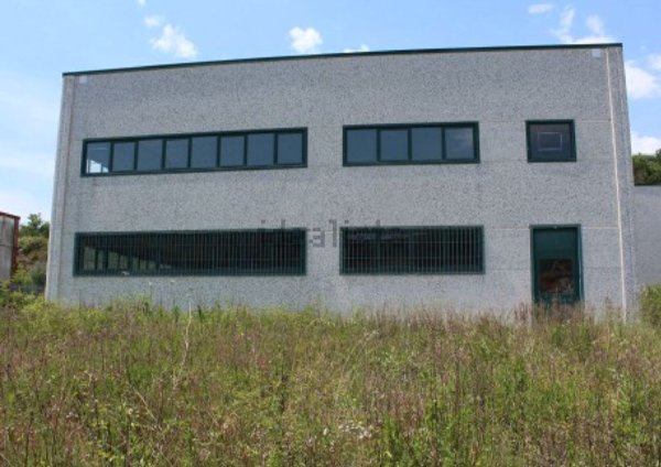 locale di sgombero in vendita a Capolona