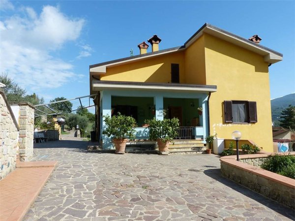 casa indipendente in vendita a Capolona
