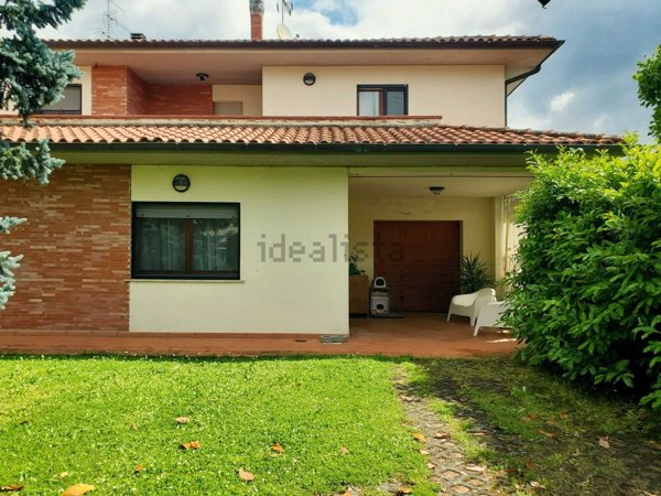 casa indipendente in vendita a Capolona