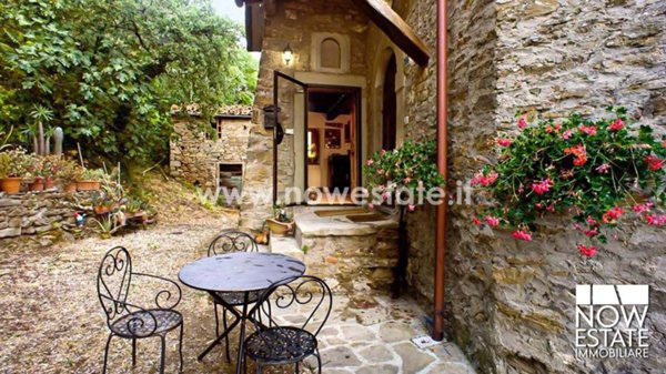 casa indipendente in vendita a Capolona