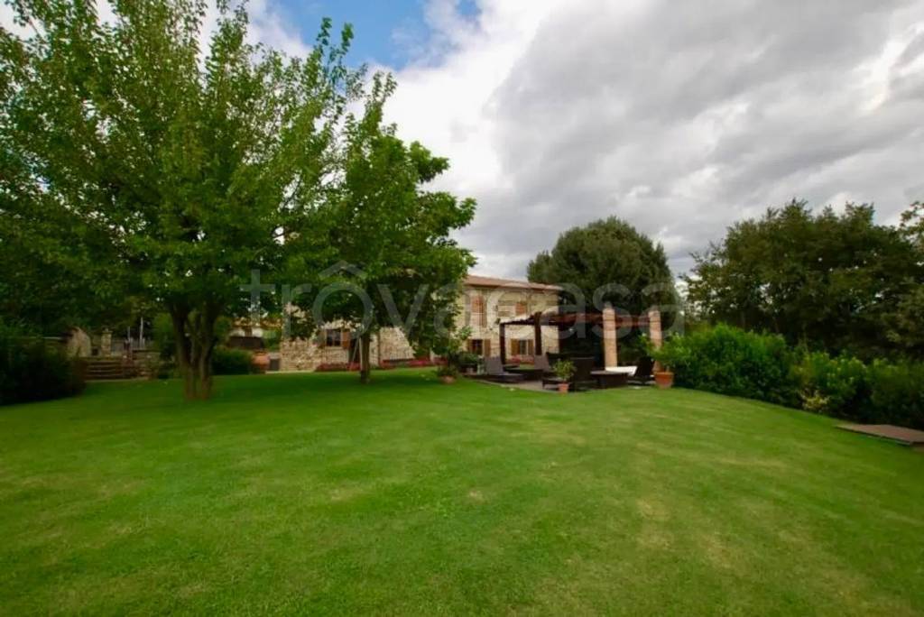 casa indipendente in vendita a Capolona in zona Castelluccio