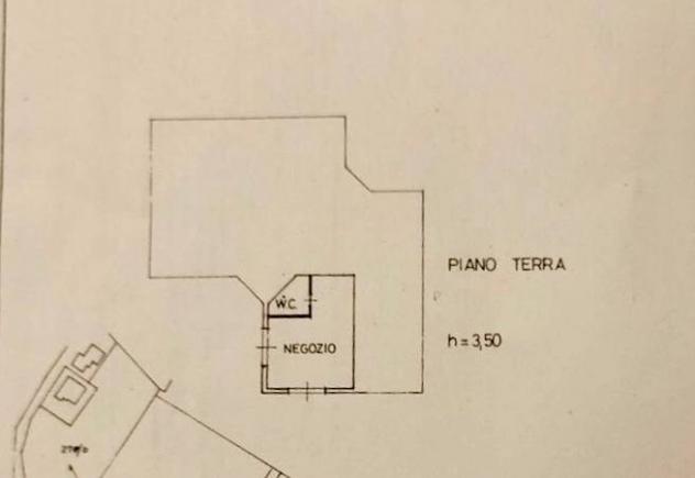locale commerciale in vendita a Capolona in zona Castelluccio