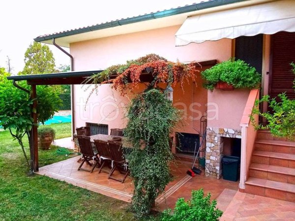casa indipendente in vendita a Capolona in zona Castelluccio