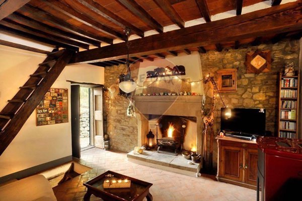 casa indipendente in vendita a Capolona