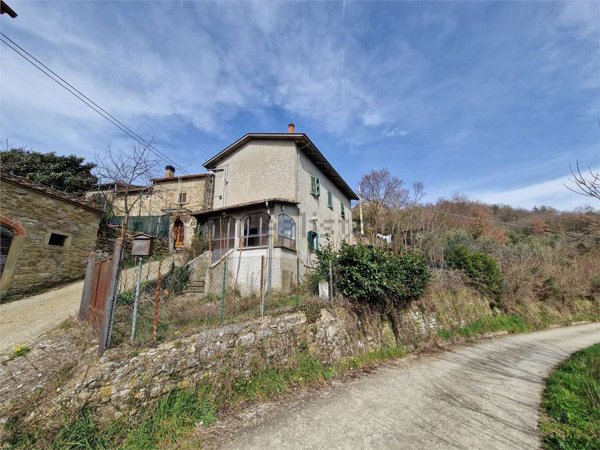 casa indipendente in vendita a Capolona in zona Lorenzano