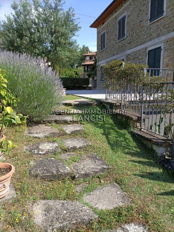 casa indipendente in vendita a Caprese Michelangelo