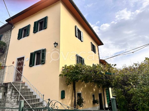 casa indipendente in vendita a Caprese Michelangelo in zona Lama