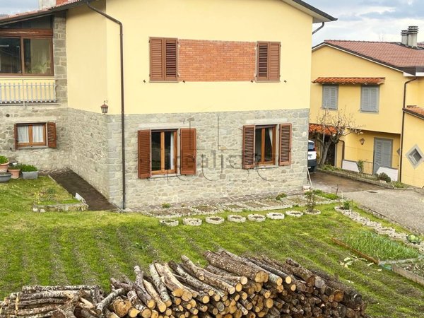 casa indipendente in vendita a Caprese Michelangelo