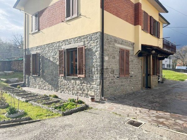 casa indipendente in vendita a Caprese Michelangelo