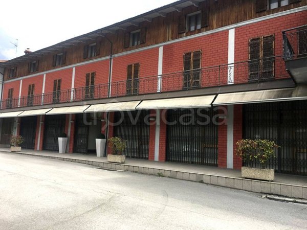 locale commerciale in vendita a Caprese Michelangelo in zona Ponte Singerna