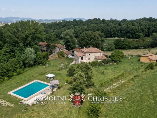 casa indipendente in vendita a Caprese Michelangelo