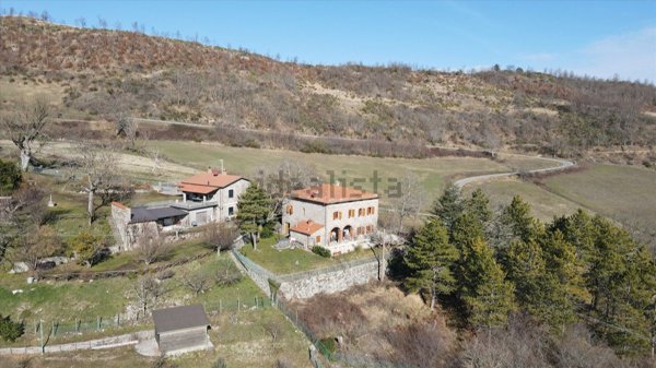 casa indipendente in vendita a Caprese Michelangelo