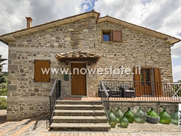 casa indipendente in vendita a Caprese Michelangelo