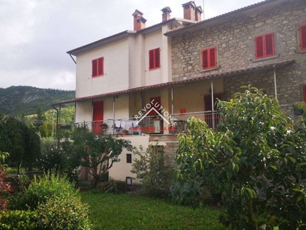 casa indipendente in vendita a Caprese Michelangelo in zona Lama