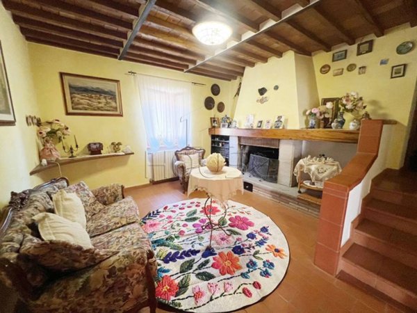 casa indipendente in vendita a Caprese Michelangelo