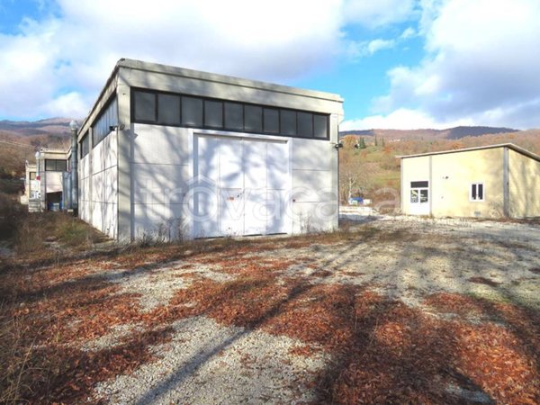 locale commerciale in vendita a Caprese Michelangelo in zona Lama