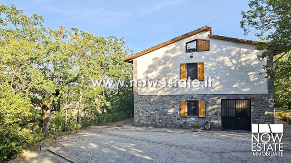 casa indipendente in vendita a Caprese Michelangelo