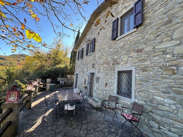 casa indipendente in vendita a Caprese Michelangelo