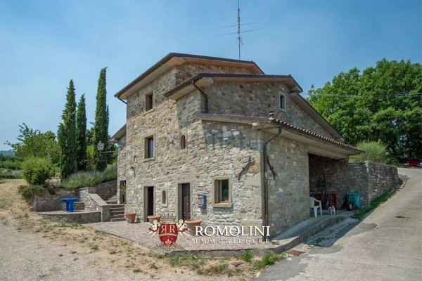 casa indipendente in vendita a Caprese Michelangelo in zona San Cristoforo