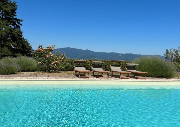 casa indipendente in vendita a Caprese Michelangelo