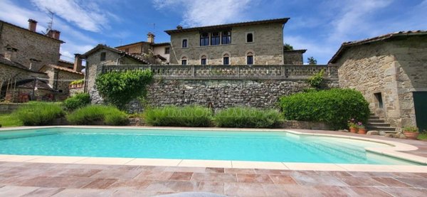 casa indipendente in vendita a Caprese Michelangelo