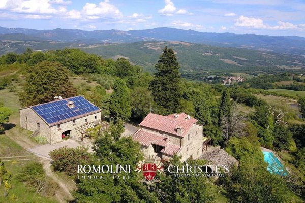 casa indipendente in vendita a Caprese Michelangelo in zona San Cristoforo