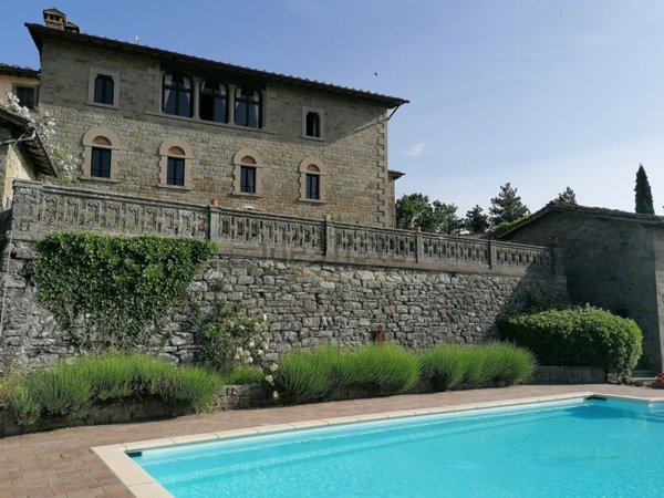 casa indipendente in vendita a Caprese Michelangelo