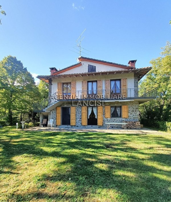 casa indipendente in vendita a Caprese Michelangelo