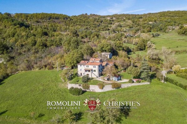 casa indipendente in vendita a Caprese Michelangelo