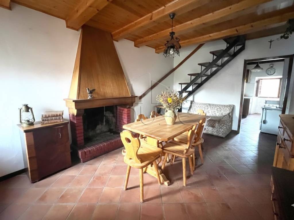 casa indipendente in vendita a Caprese Michelangelo in zona Fragaiolo