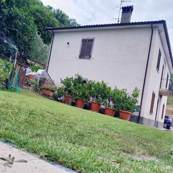 casa indipendente in vendita a Caprese Michelangelo