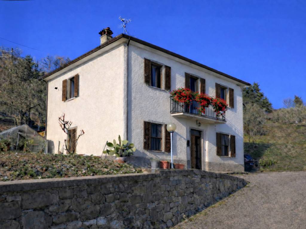 casa indipendente in vendita a Caprese Michelangelo