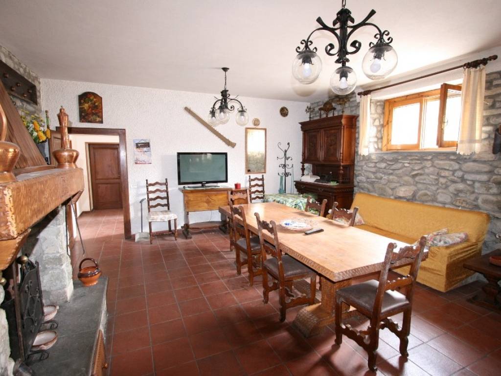 appartamento in vendita a Caprese Michelangelo