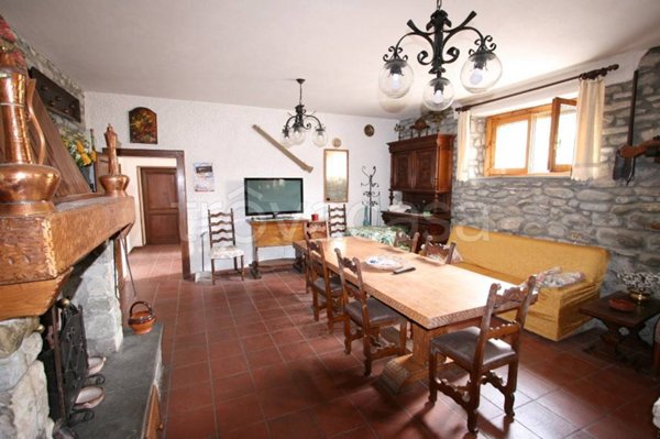 appartamento in vendita a Caprese Michelangelo