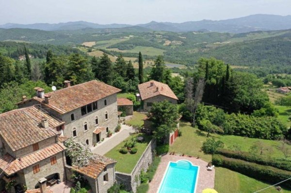 casa indipendente in vendita a Caprese Michelangelo