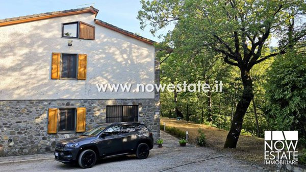 casa indipendente in vendita a Caprese Michelangelo