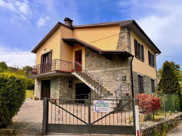 casa indipendente in vendita a Caprese Michelangelo in zona Lama
