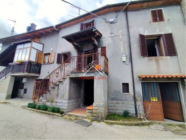 casa indipendente in vendita a Caprese Michelangelo in zona San Cristoforo