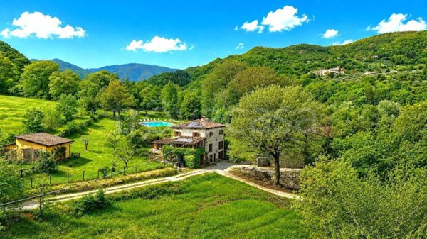 casa indipendente in vendita a Caprese Michelangelo