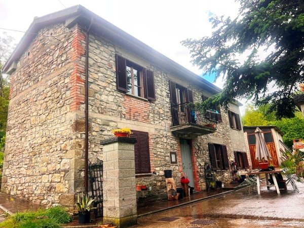 casa indipendente in vendita a Caprese Michelangelo in zona San Cristoforo