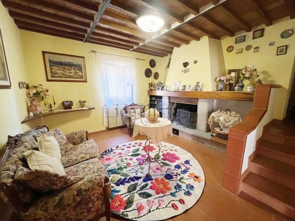 casa indipendente in vendita a Caprese Michelangelo in zona Lama