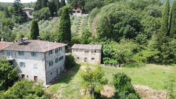 casa indipendente in vendita a Caprese Michelangelo in zona San Cristoforo