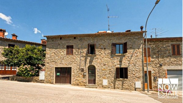 casa indipendente in vendita a Caprese Michelangelo in zona San Cristoforo