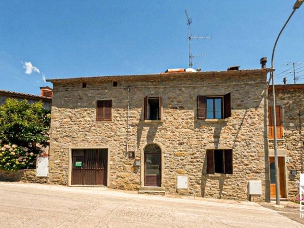 casa indipendente in vendita a Caprese Michelangelo in zona San Cristoforo